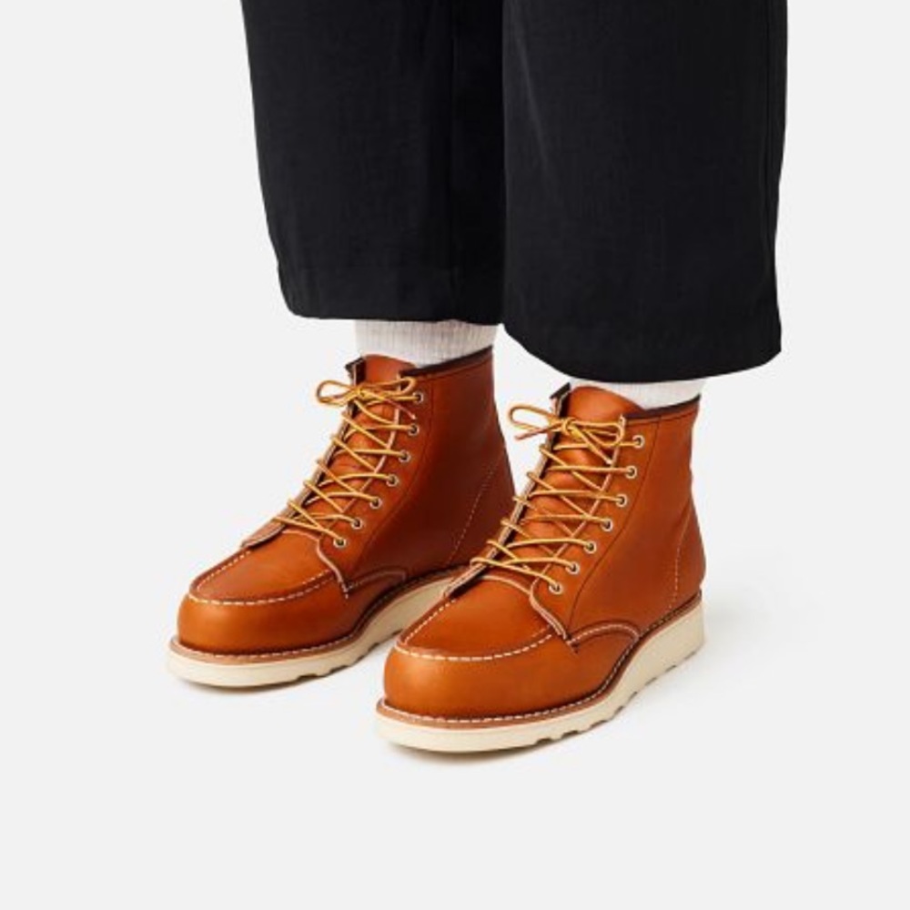 Red Wing Shoes- 6-inch classic moc in size 5.5 regular